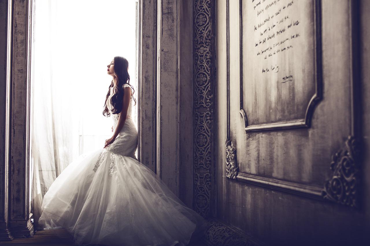 Jak się ubrać na wesele jesienią – porady panny młodej
